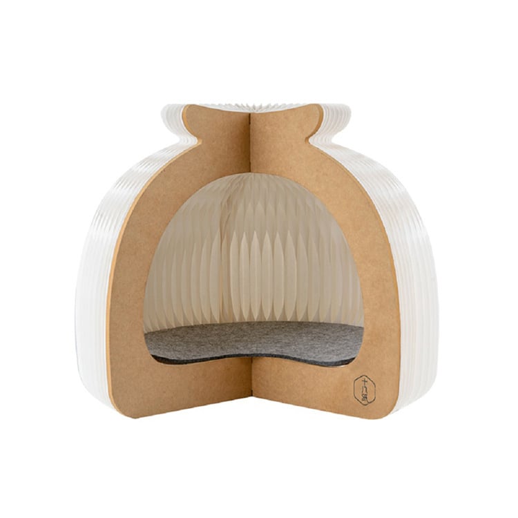All-Season Enclosed Cat House for Winter Warmth