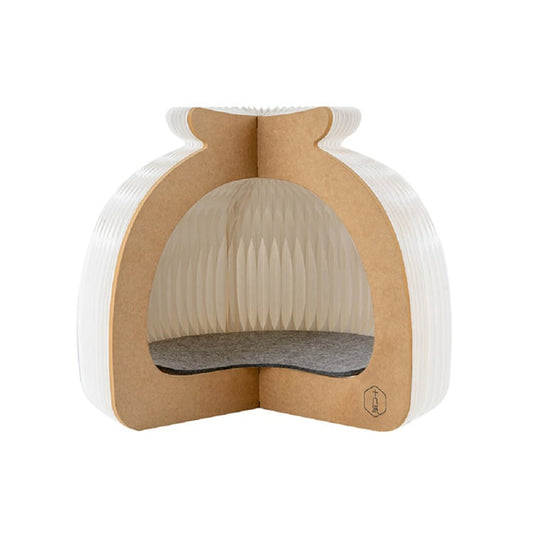 All-Season Enclosed Cat House for Winter Warmth